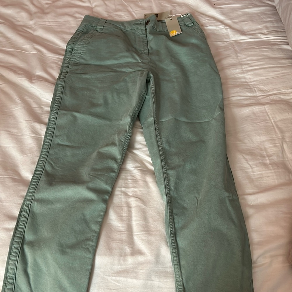 Boden NWT classic chino trousers